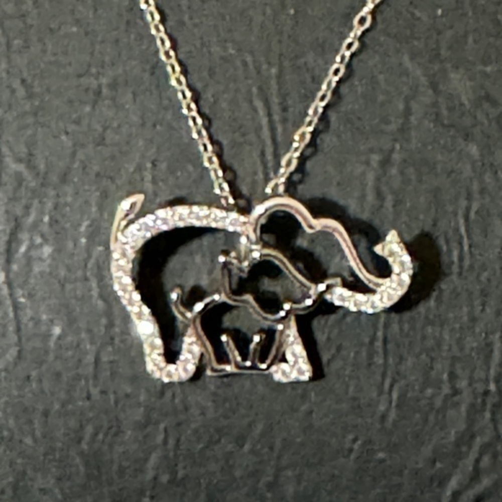 Fifth Avenue Collection Necklace Elephant with Baby Silvertone with Crystals